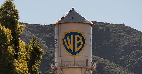 Donald Trump k&uuml;ndigte erst an, dass er an der Pr&uuml;fung des Deals um Warner Brothers beteiligt sein werde - nun werde er sich doch heraushalten, k&uuml;ndigte der Pr&auml;sident an. (Archivbild)