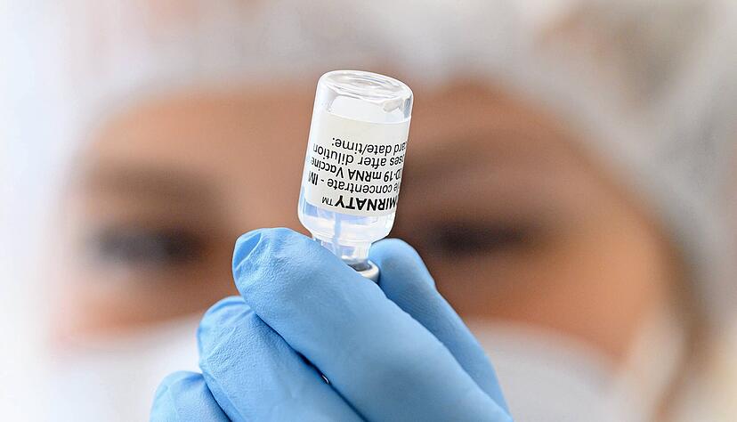 Eine Schutzimpfung bewahrt viele Menschen vor dem schweren Verlauf einer Corona-Infektion. Wenige Einzelne beklagen gesundheitliche Probleme. Eine Betroffene aus Heilbronn fühlt sich im Stich gelassen.
Foto: dpa Eine Schutzimpfung bewahrt viele Menschen vor dem schweren Verlauf einer Corona-Infektion. Wenige Einzelne beklagen gesundheitliche Probleme. Eine Betroffene aus Heilbronn fühlt sich im Stich gelassen.
Foto: dpa