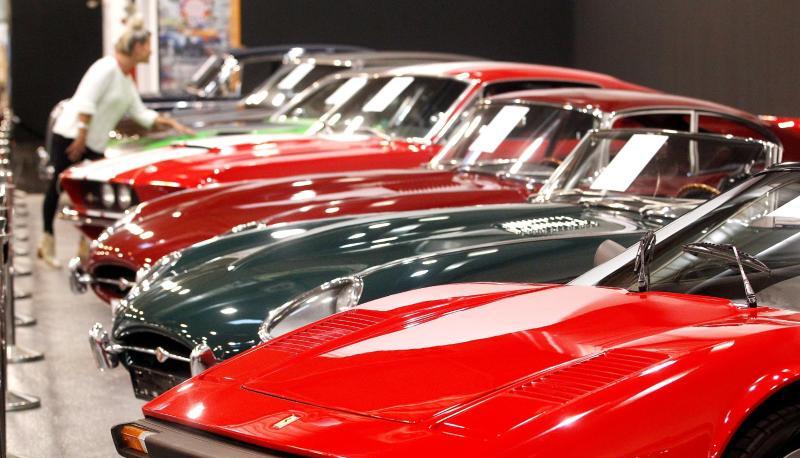 Edel restaurierte Oldtimer auf der Tuningmesse "Essen Motor Show". Edel restaurierte Oldtimer auf der Tuningmesse "Essen Motor Show".