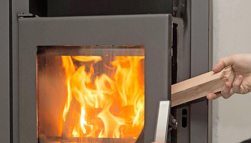 Immer mehr Menschen greifen auf Holzöfen zurück.
Foto: dpa