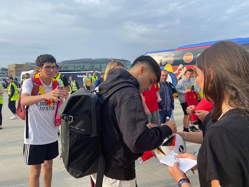 EM-Favorit Spanien landet am Stuttgarter Flughafen