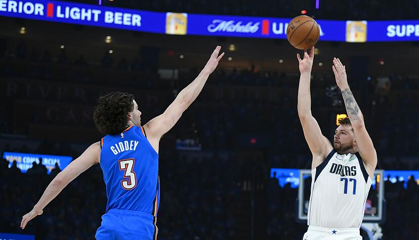 Mavericks-Guard Luka Doncic kam im zweiten Spiel gegen OKC auf 29 Punkte, zehn Rebounds und sieben Assists. Mavericks-Guard Luka Doncic kam im zweiten Spiel gegen OKC auf 29 Punkte, zehn Rebounds und sieben Assists.