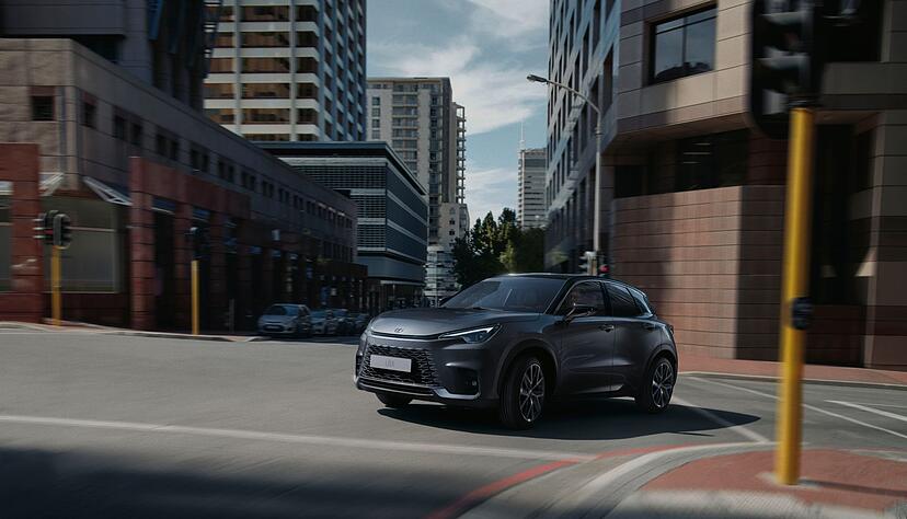 Biegt auf die Startgerade ein: Lexus will den Kleinwagen LBX Anfang 2024 auf den Markt bringen.