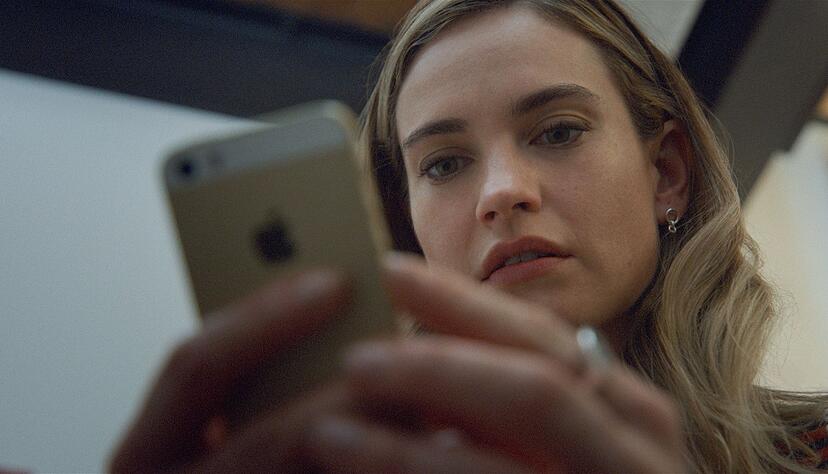 Lily James spielt Whitney Wolfe Herd.