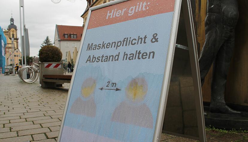 Im Neckarsulmer Zentrum gilt seit einiger Zeit eine Maskenpflicht.
Foto: Gajer Im Neckarsulmer Zentrum gilt seit einiger Zeit eine Maskenpflicht.
Foto: Gajer