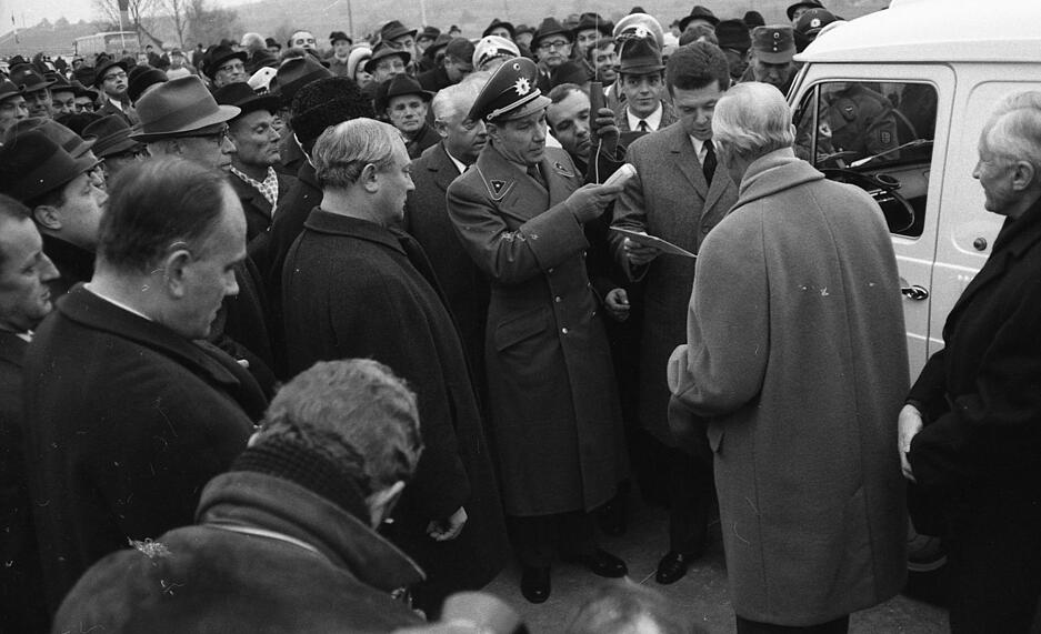 Eröffnung der Autobahn A6 , auch Neckarlinie genannt, am 10. Dezember 1968 - Bundesverkehrsminister Georg Leber übergibt die Autobahn an die Bevölkerung
