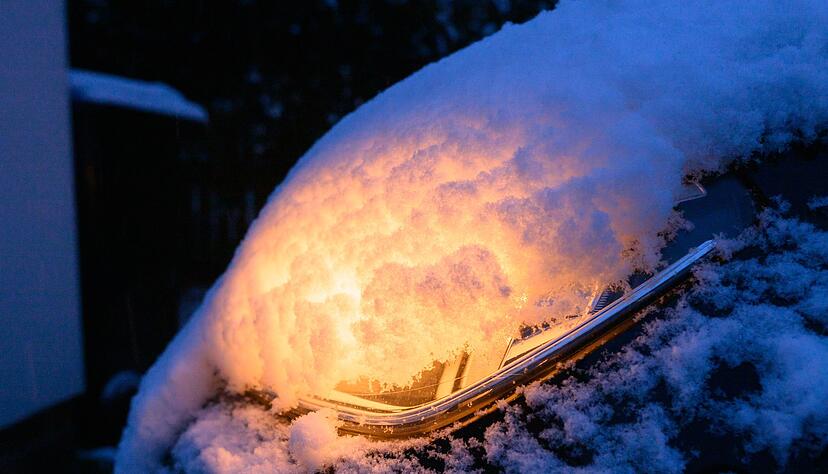 Den Motor im Stand laufen zu lassen, ist in Deutschland verboten: Es drohen Bu&szlig;gelder und unn&ouml;tiger Spritverbrauch.