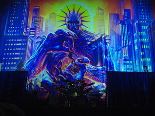 Das B&uuml;hnenbild bei der Band Exodus.