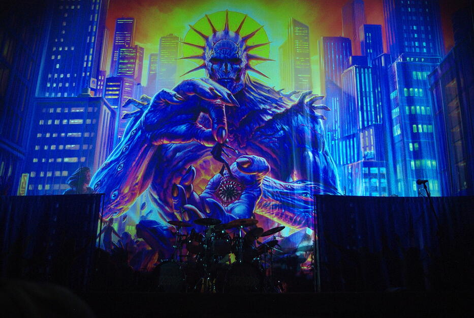 Das B&uuml;hnenbild bei der Band Exodus.