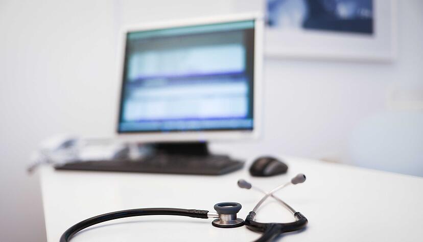 Rückwirkend bekommen Mediziner weniger Geld. Rückwirkend bekommen Mediziner weniger Geld.