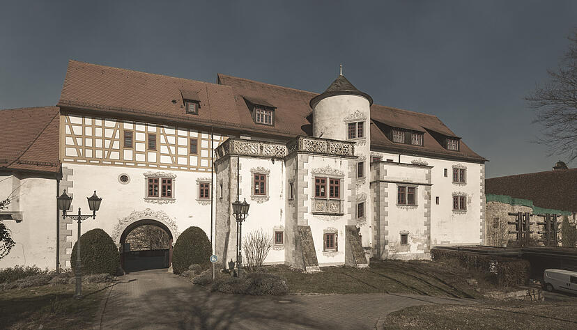 Ein gruseliger Barbier soll einst auf Schloss Liebenstein bei Neckarwestheim sein Unwesen getrieben haben. Ein gruseliger Barbier soll einst auf Schloss Liebenstein bei Neckarwestheim sein Unwesen getrieben haben.