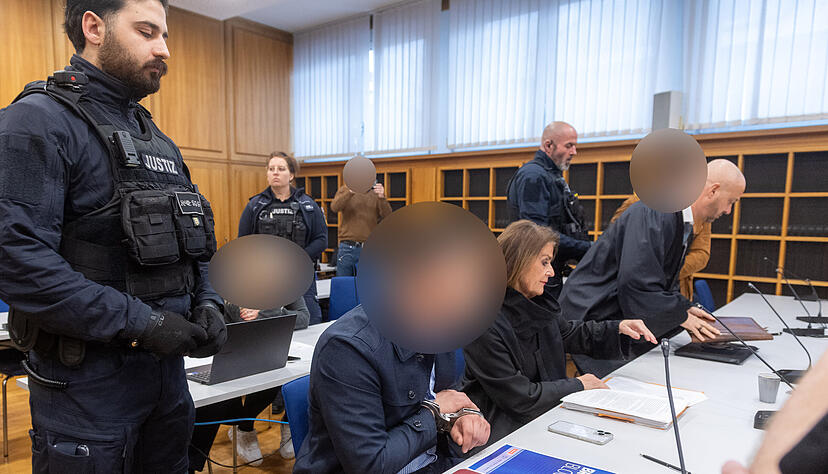 Weil sie versucht haben sollen eine Frau in Waldenburg zu ermorden, m&uuml;ssen sich drei Angeklagte vor dem Heilbronner Landgericht verantworten.