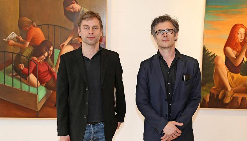 Matthias Ludwig (links) und Jan Dörre stellen noch bis zum 4. Juni im Bürgerhaus und der Volksbankfiliale in Sulzfeld aus.Foto: Nicole Theuer Matthias Ludwig (links) und Jan Dörre stellen noch bis zum 4. Juni im Bürgerhaus und der Volksbankfiliale in Sulzfeld aus.Foto: Nicole Theuer