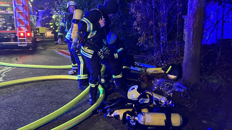 Die Einsatzkräfte hatten das Feuer rasch unter Kontrolle gebracht. Die Einsatzkräfte hatten das Feuer rasch unter Kontrolle gebracht.