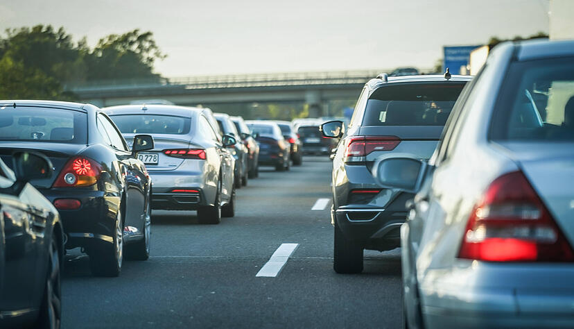 Dichter Verkehr rund um Heilbronn: An mehreren Autobahnausfahrten kommt es derzeit immer wieder zu Staus.  (Symbolbild)