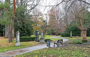 Der Alte Friedhof in Heilbronn ist ein Ort, den viele Bürger inzwischen meiden. Ende des Jahres 2020 wurde dort ein Mann so schwer verletzt, dass er wenig später im Krankenhaus starb. Den vermeintlichen Täter sucht die Polizei bis heute mit einem Phantombild.
Foto: Mario Berger