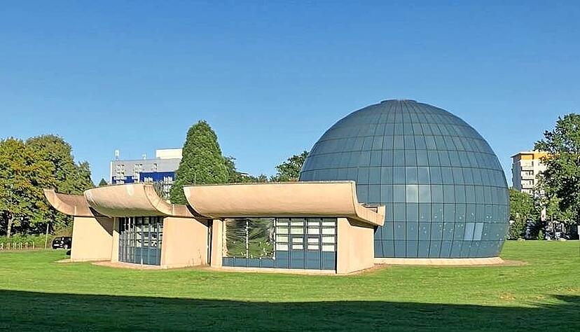Die Kuppel des Planetariums Wolfsburg, erbaut von DDR-Architekt M&uuml;ther.