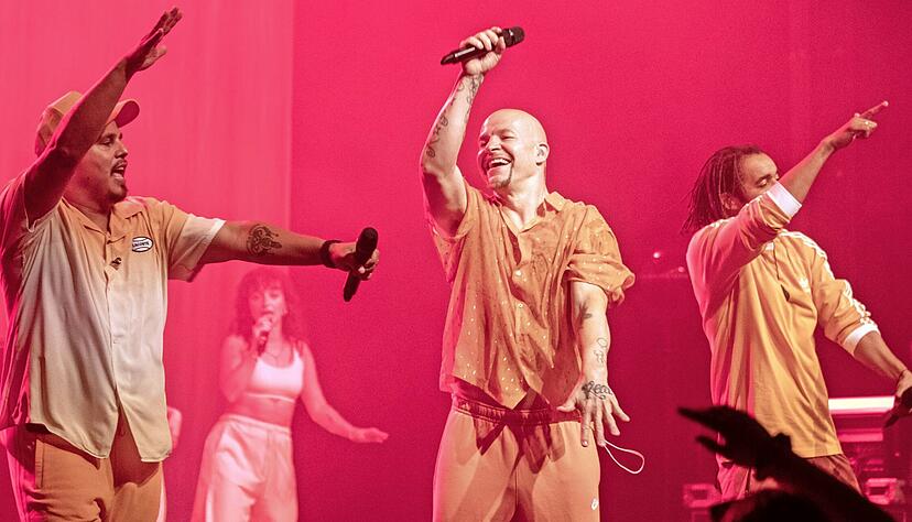 Mit dem Demokratiefestival samt Auftritt der Band Culcha Candela hat der Sommer der Vielfalt am Wochenende begonnen: Noch bis zum 23. Juli finden in der Region Aktionen statt, die die Antidiskriminierungsstelle koordiniert hat. Mit dem Demokratiefestival samt Auftritt der Band Culcha Candela hat der Sommer der Vielfalt am Wochenende begonnen: Noch bis zum 23. Juli finden in der Region Aktionen statt, die die Antidiskriminierungsstelle koordiniert hat.