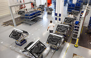 Smart Production - hier drehen die kleinen fahrerlosen Transportsysteme ihre ganz individuellen Runden.