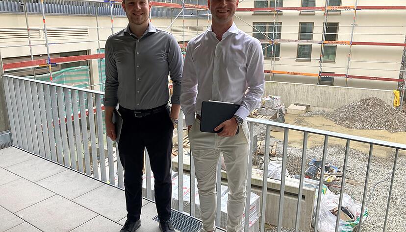 Marc Esslinger (links) und Alan Haberkern vermarkten die 69 Mietwohnungen. Marc Esslinger (links) und Alan Haberkern vermarkten die 69 Mietwohnungen.