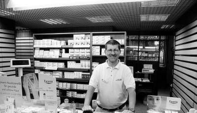 Sieht die Paulinenstra&szlig;e sechs Mal die Woche rund zehn Stunden lang und sucht deshalb Ausgleich im gr&uuml;nen Beilstein: Apotheker Bruno Seiler.