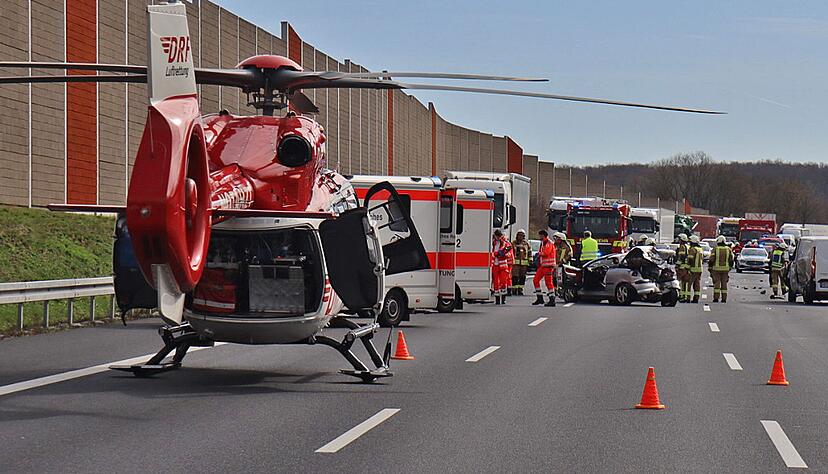Auf der Autobahn 6 ist es zu einem Unfall gekommen. Auf der Autobahn 6 ist es zu einem Unfall gekommen.