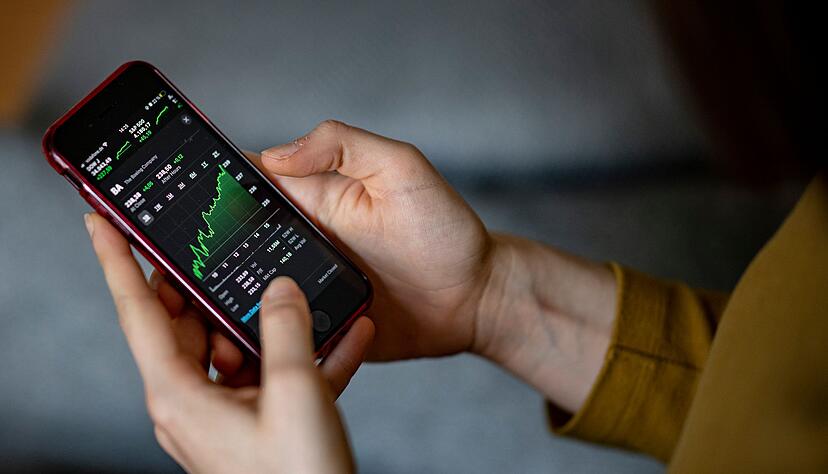 Nur eine knappe Mehrheit der 18- bis 30-J&auml;hrigen kennt sich nach eigener Einsch&auml;tzung mit Finanzen aus. (Symbolbild)