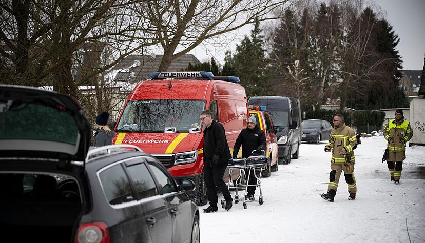 Bei der Suche nach einem Eisbader haben Einsatzkr&auml;fte nicht nur einen toten Mann gefunden, sondern auch eine Kamera.