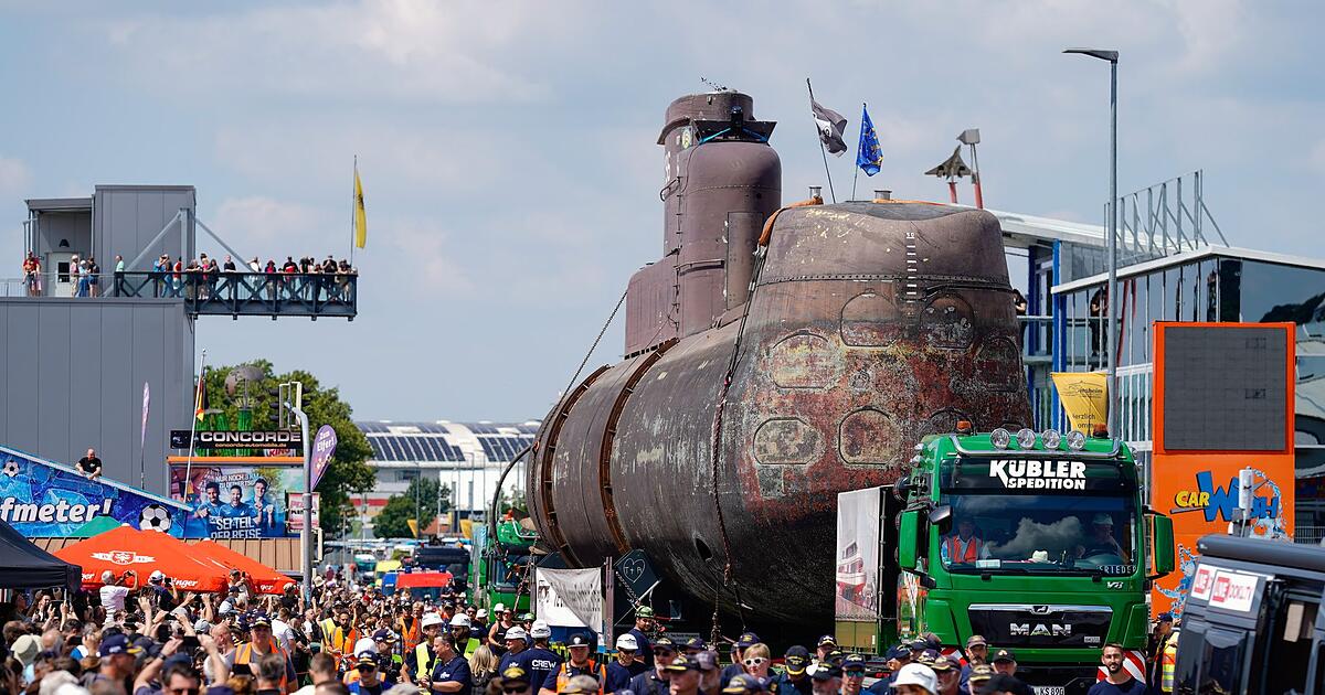 UBoot erreicht Sinsheim Zehntausende feiern Ankunft von U17 im