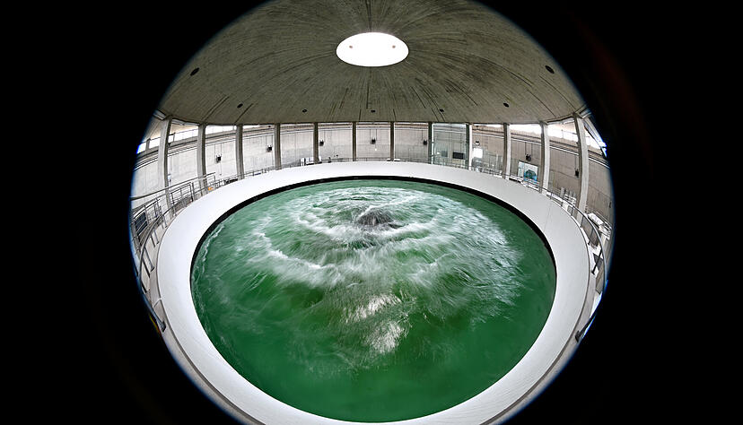 Aus dem Quellbecken der Bodensee Wasserversorgung in Überlingen sprudelt Wasser, das direkt aus dem Bodensee hochgepumpt wird. Der Bodensee versorgt rund vier Millionen Menschen mit Trinkwasser. Aus dem Quellbecken der Bodensee Wasserversorgung in Überlingen sprudelt Wasser, das direkt aus dem Bodensee hochgepumpt wird. Der Bodensee versorgt rund vier Millionen Menschen mit Trinkwasser.