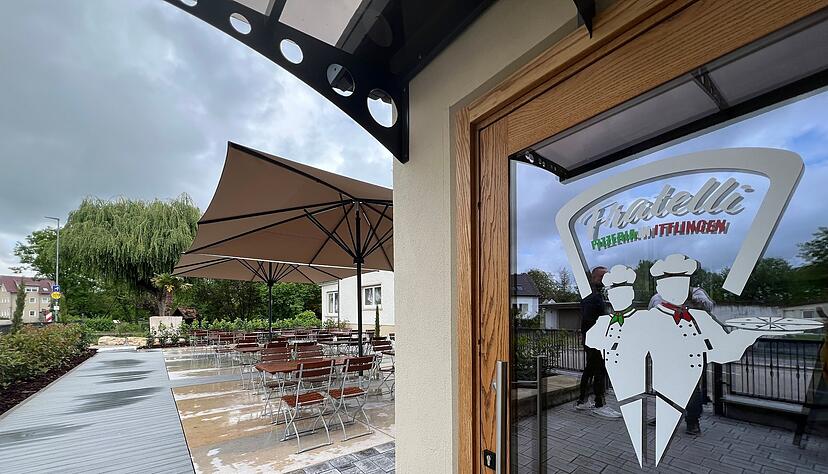 Der Biergarten der Ittlinger Pizzeria Il Fratelli ist fertig.