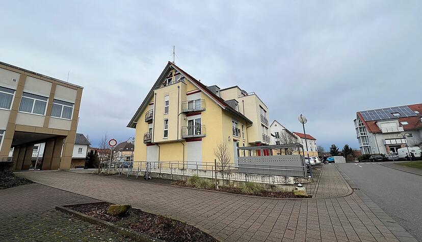 Direkt neben dem Sulzfelder Rathaus befindet sich der Polizeiposten. Der ist ab 6. Februar nach fast zwei Jahren wieder besetzt. Direkt neben dem Sulzfelder Rathaus befindet sich der Polizeiposten. Der ist ab 6. Februar nach fast zwei Jahren wieder besetzt.