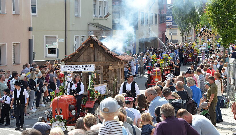2024 wurde in Ilsfeld das 500. Holzmarkt-Jubiläum mit einem großen Umzug gefeiert. In diesem Jahr werden die "Spiele rund ums Holz" den Sonntag bereichern.