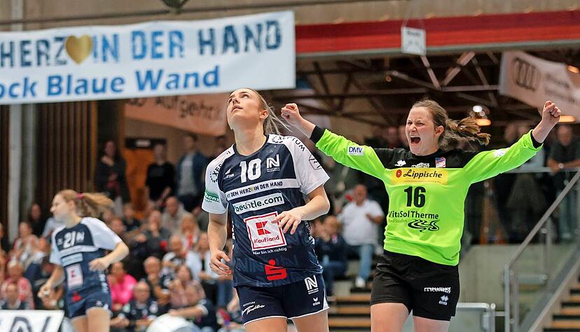 Das Jubeln der Anderen: Während Neckarsulms Sinah Hagen frustriert abdreht, lässt Blombergs Melanie Veith (rechts) ihrer Freude freien Lauf. Die schwache Chancenverwertung ist einer der Gründe für die Niederlage der Gastgeberinnen. Das Jubeln der Anderen: Während Neckarsulms Sinah Hagen frustriert abdreht, lässt Blombergs Melanie Veith (rechts) ihrer Freude freien Lauf. Die schwache Chancenverwertung ist einer der Gründe für die Niederlage der Gastgeberinnen.