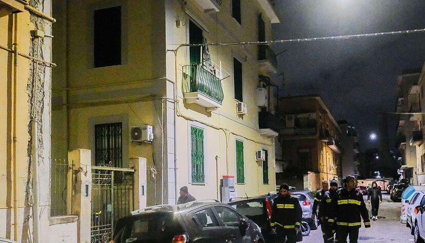 Aus Sicherheitsgründen müssen die Schulen in dem Gebiet geschlossen bleiben. Aus Sicherheitsgründen müssen die Schulen in dem Gebiet geschlossen bleiben.