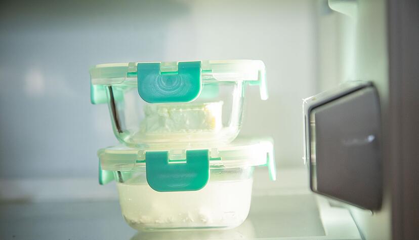 Schritt 4: Feta im Kühlschrank aufbewahren. Schritt 4: Feta im Kühlschrank aufbewahren.