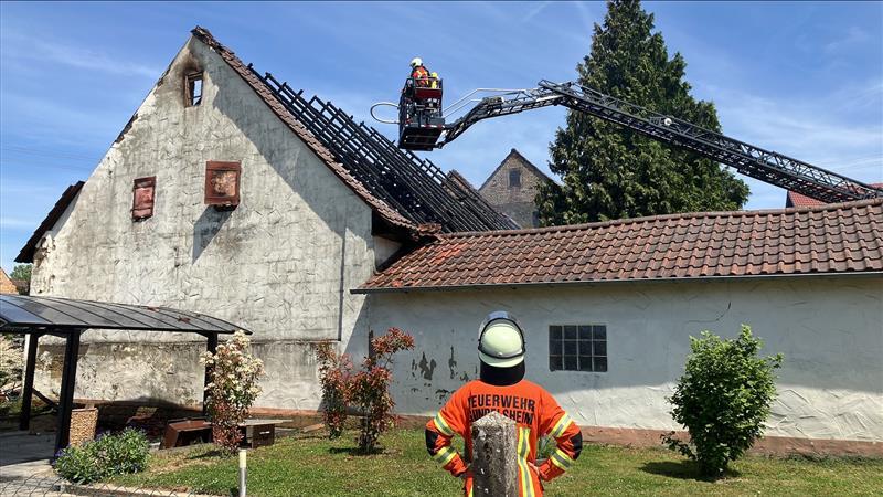 Ein Feuer ist in einer Scheune im Gundelsheimer Ortsteil Bachenau ausgebrochen. Die Feuerwehr ist am Mittwochmittag ausgerückt.