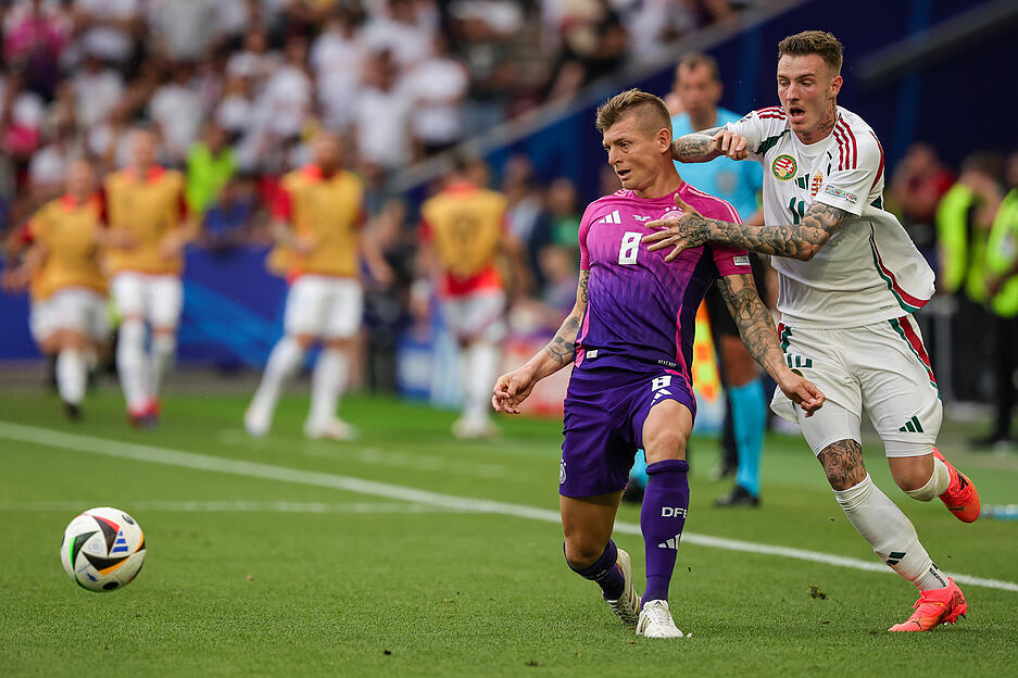 Toni Kroos: Wieder als Passmaschine mit geringster Fehlerquote gefragt. Nicht überragend, aber halt kroosartig.
Note: 2-3 Toni Kroos: Wieder als Passmaschine mit geringster Fehlerquote gefragt. Nicht überragend, aber halt kroosartig.
Note: 2-3