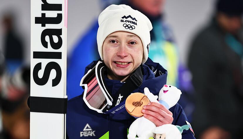 Falsche Farbe: Nika Prevc hatte auf eine Goldmedaille gehofft. Falsche Farbe: Nika Prevc hatte auf eine Goldmedaille gehofft.