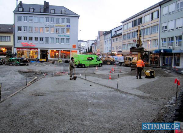 30.11.2011: Seit Oktober ist der Kiliansplatz Baustelle. Ab Montag werden in einem Teilbereich schon die ersten Pflaster verlegt. Im Mai soll alles fertig sein.