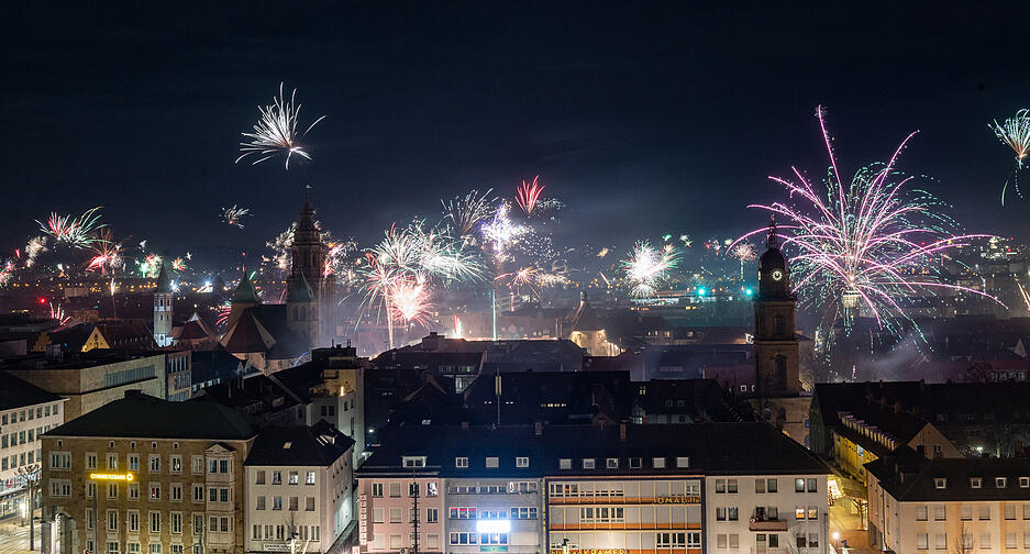 Silvester im Parkhotel und auf dem Theaterschiff Silvester im Parkhotel und auf dem Theaterschiff