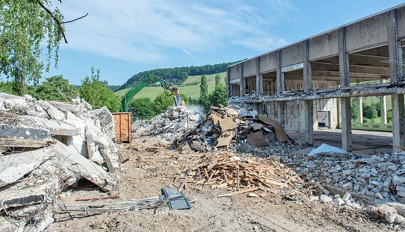 Der Abriss und Neubau der Eberfirsthalle wäre ohne Geld aus dem Landessanierungsprogramm für die Gemeinde um einiges schwerer zu stemmen gewesen. Der Abriss und Neubau der Eberfirsthalle wäre ohne Geld aus dem Landessanierungsprogramm für die Gemeinde um einiges schwerer zu stemmen gewesen.