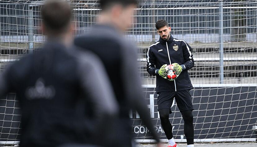 Fabian Bredlow vertritt Alexander Nübel gegen Paris. Fabian Bredlow vertritt Alexander Nübel gegen Paris.