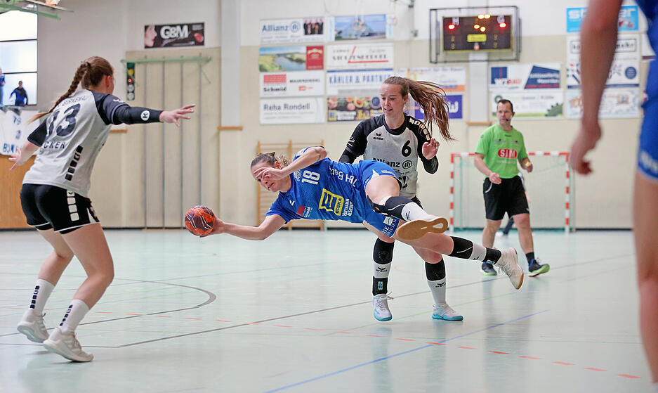 Handball Oberliga Damen TSV Bönnigheim - TSV Birkenau, Sina Häberlen am Ball
