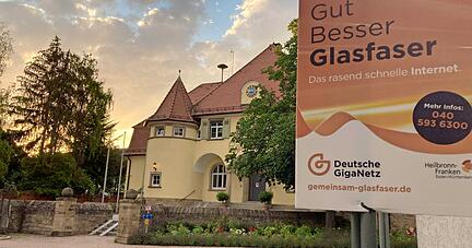 Werbeplakate: Die Firma Deutsche Giganetz versucht, in Ittlingen weitere Interessenten für Glasfaseranschlüsse zu finden.
Foto: Jörg Kühl Werbeplakate: Die Firma Deutsche Giganetz versucht, in Ittlingen weitere Interessenten für Glasfaseranschlüsse zu finden.
Foto: Jörg Kühl