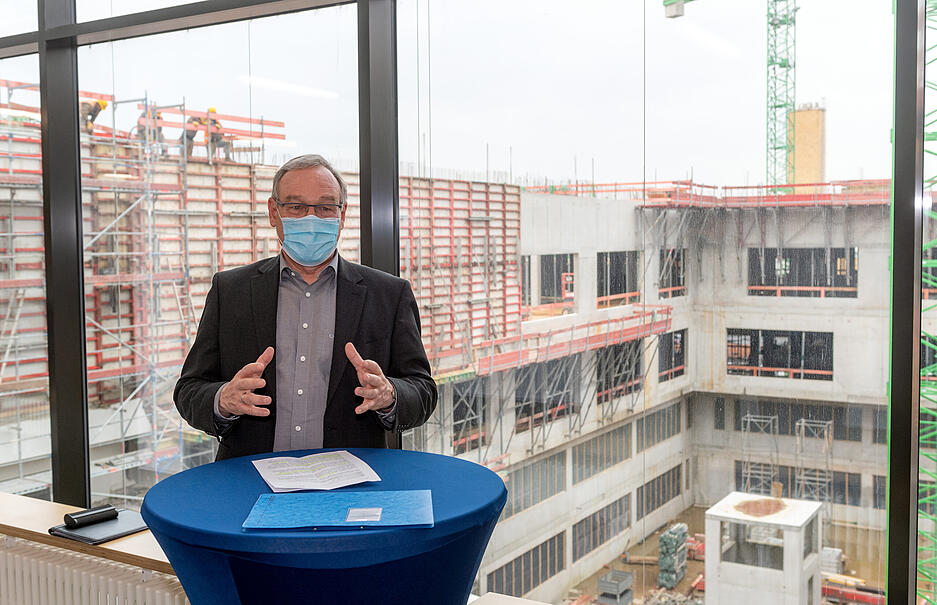 SLK-Rohbau: Rundgang mit Landrat und OB