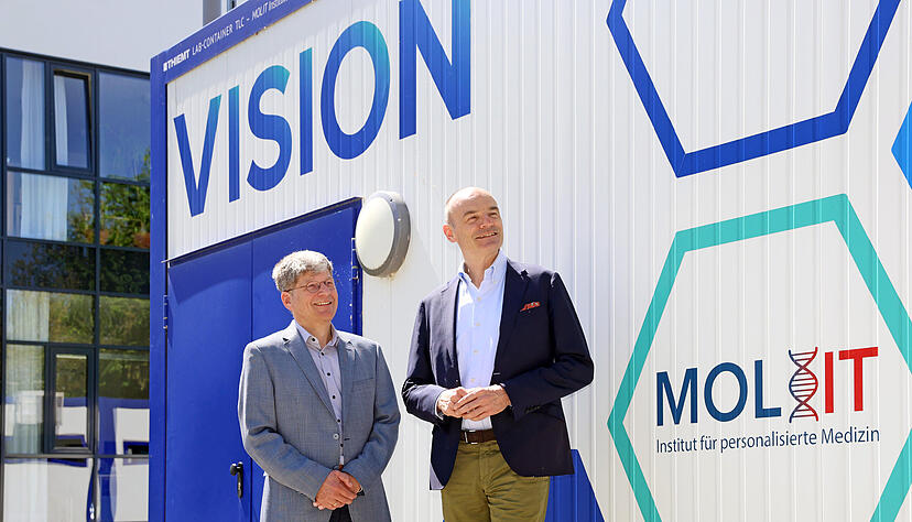 Die beiden Molit-Gründer und Professoren Christian Fegeler (Hochschule Heilbronn) und Uwe Martens (SLK-Kliniken) vor dem Molit-Vision-Lab am SLK-Klinikum am Gesundbrunnen in Heilbronn. Die beiden Molit-Gründer und Professoren Christian Fegeler (Hochschule Heilbronn) und Uwe Martens (SLK-Kliniken) vor dem Molit-Vision-Lab am SLK-Klinikum am Gesundbrunnen in Heilbronn.