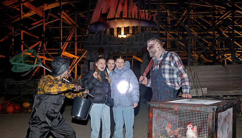 Gruselfans zieht es vor Halloween in den Erlebnispark Tripsdrill in Cleebronn. Gruselfans zieht es vor Halloween in den Erlebnispark Tripsdrill in Cleebronn.