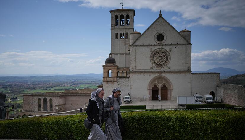Der Heilige Franz von Assisi ruht in der Basilika San Francesco. (Archivbild)