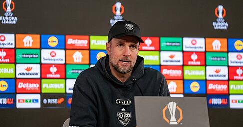 Sebastian Hoene&szlig; ist bei der Pressekonferenz vor dem R&uuml;ckspiel gegen den FC Porto dabei. Der VfB-Trainer leitet zuvor noch das Abschlusstraining.